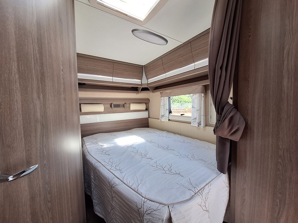 Kabe Royal 600 DXL KS Dubbelbädd, Dusch, Tält, AC