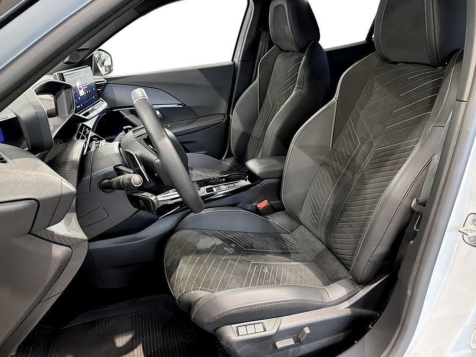 Bild på Peugeot 2008 GT 1.2 PT 130hk Aut B-KAMERA CARPLAY