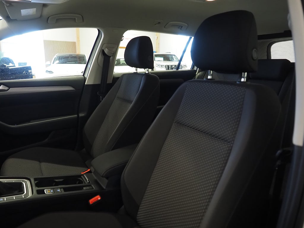 Volkswagen Passat Sportscombi 1.6 TDI 120hk Drag D-Värmare Kamera