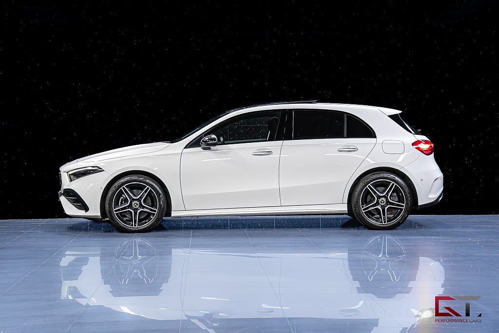 Mercedes-Benz A 250 e AMG Line Pano Vinterpaket Kamera Nightpackage