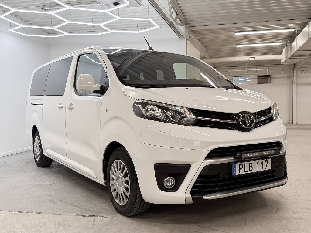 Toyota Proace Verso 2.0 D-4D 9-Sits Drag M-Värm Sensorer HuD Nyservad LED