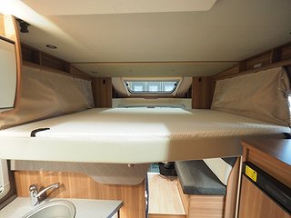 Husbil-halvintegrerad Weinsberg Carasuite 700 ME | 23 av 31