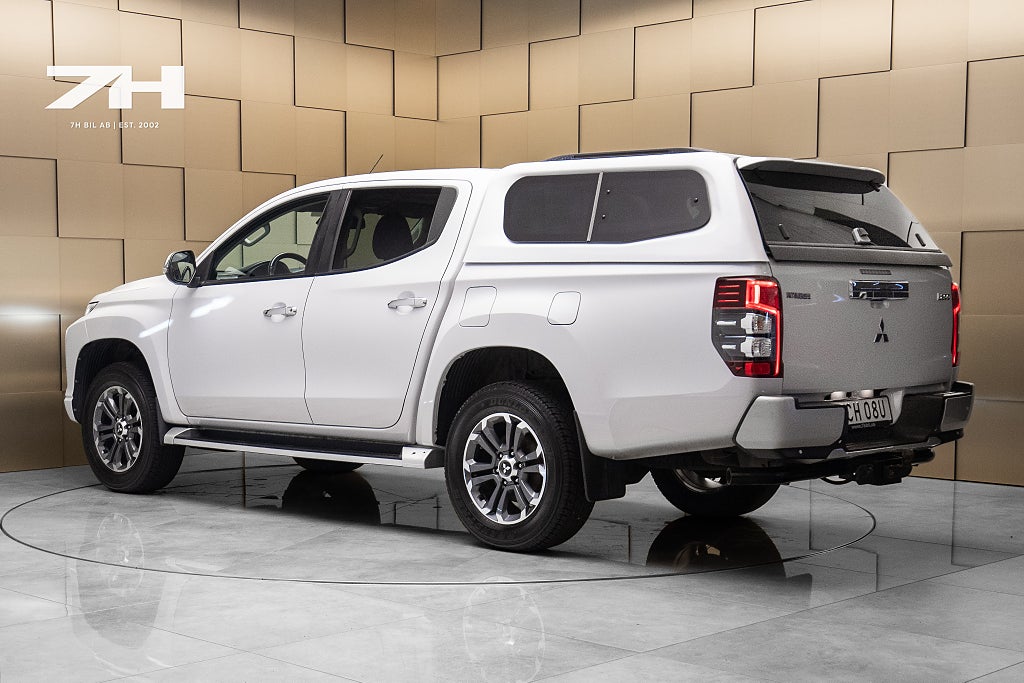 Mitsubishi L200 Dubbelhytt 2.2 Di-D 4WD Moms / Kåpa / Drag / 360 / Värm