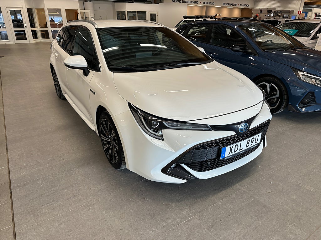 Toyota Corolla Touring Sports Hybrid Automat Vinterhjul 