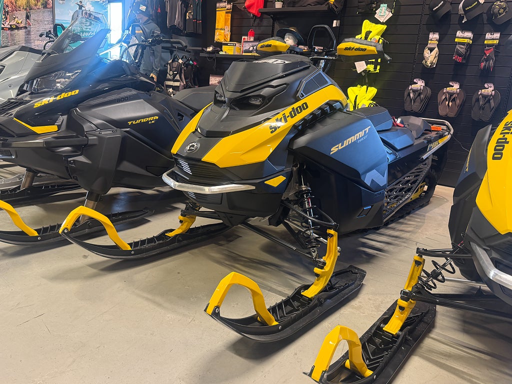 Ski-Doo Summit Neo+ 600 EFI - 85 HP 146in 3700mm 1.75in 44mm Hurricane F