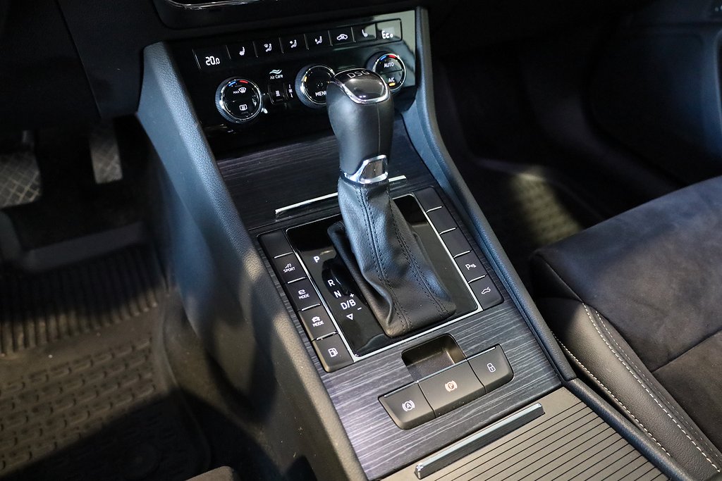 Skoda Superb iV Kombi 1,4 Plug-in Hybrid Business EDT Navi 2022