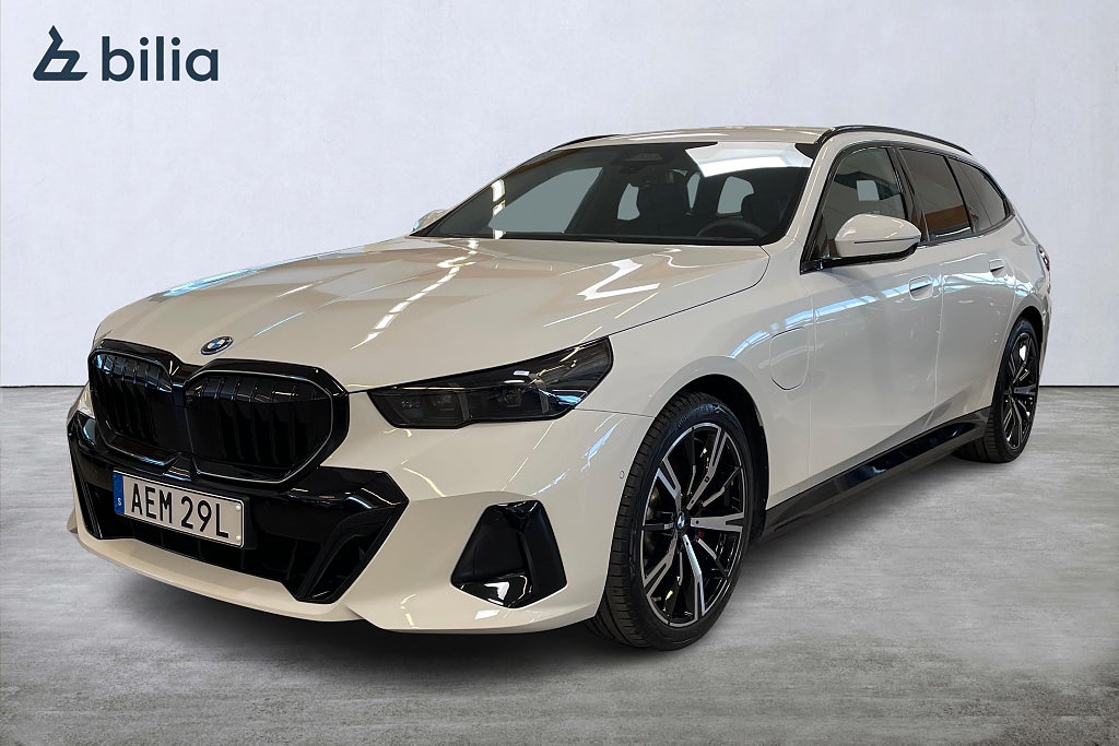 BMW 530e xDrive Touring M Sport PRO Värmare 360 Kamera B&W Drag 