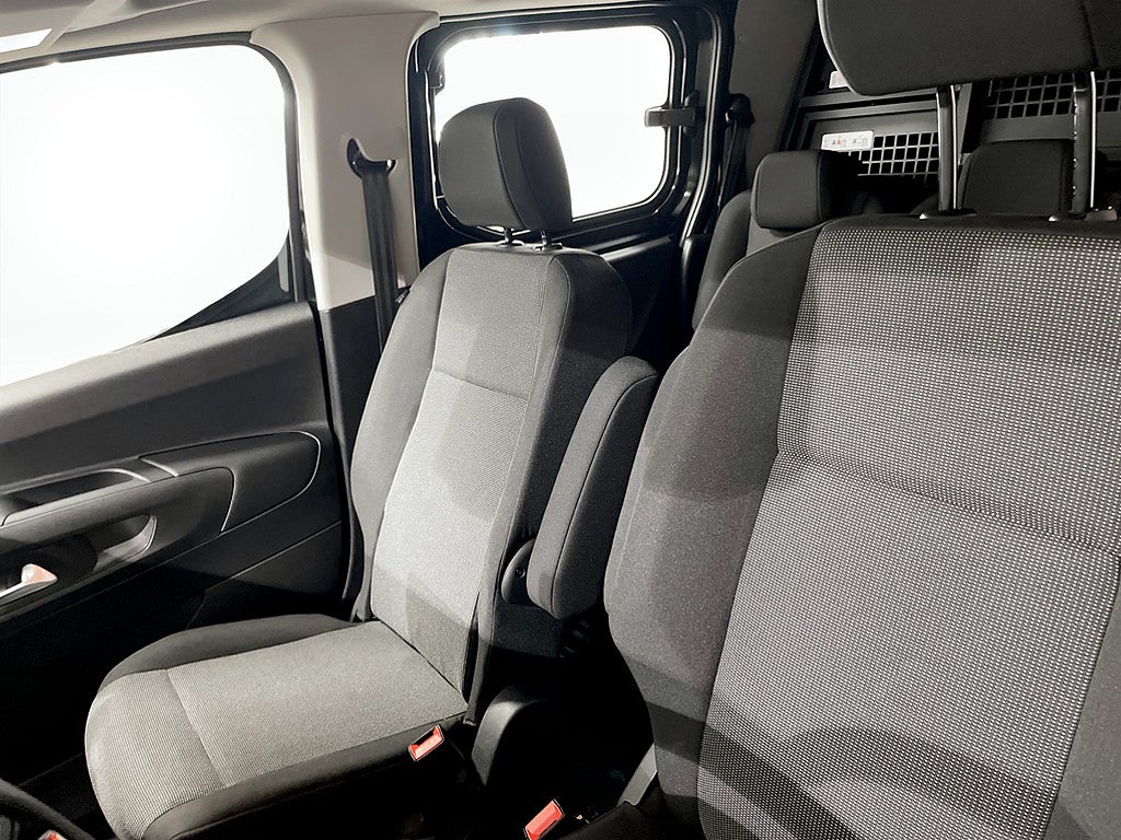 Bild på Citroën Berlingo Crew Cab 130hk Aut - EDITION! SERVICE & V-HJUL INGÅR!