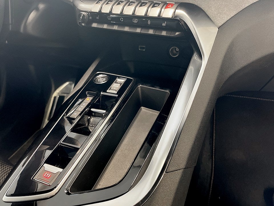 Bild på Peugeot 5008 GT 1.2 PT 130hk Aut - B-KAMERA, CARPLAY