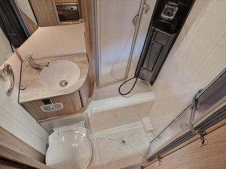 Husbil-halvintegrerad Kabe Classic 740 LGB 24 av 27