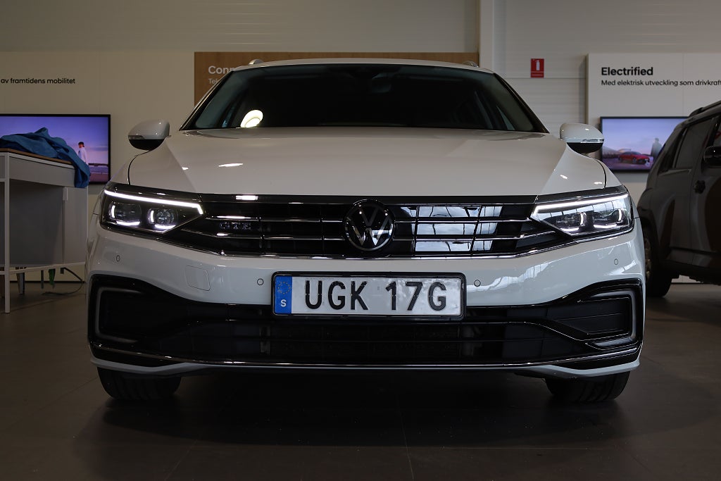 Volkswagen Passat GTE 218hk Executive / Business / Värmare / Navi 2022