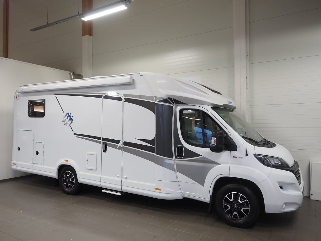 Knaus Live Wave 700 MEG Dragkrok AC Solcell Aut