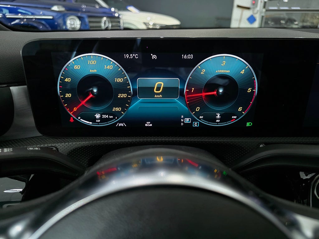 Mercedes-Benz A 200d AMG Widescreen - bild 10