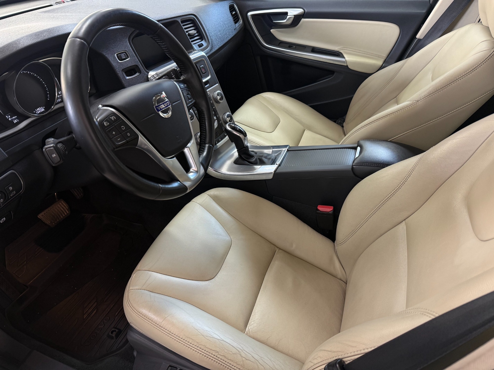 Volvo V60 Cross Country 2018, photo 7/10
