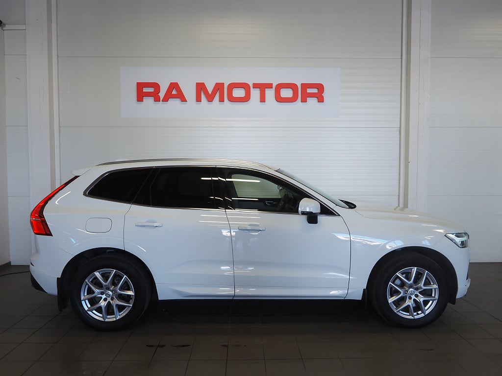Volvo XC60 B4 AWD Geartronic Momentum 360° Pano Drag Navi Värm 2020