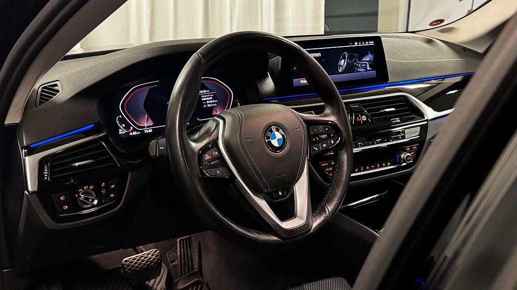 BMW 520d Touring Aut Sport line 190hk Navigation Dragkrok Apple bild 14