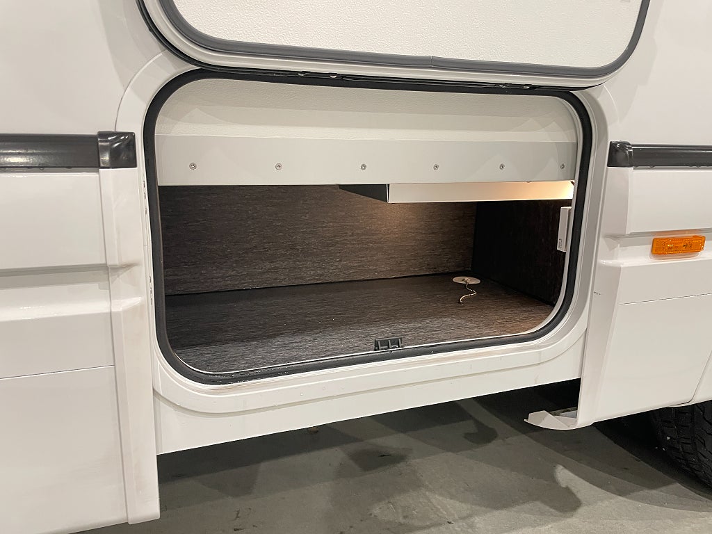 Kabe TMRI 830 LGB Imperial /Drag/Cinderella/Bakhjulsdriven 190hk - Kabe