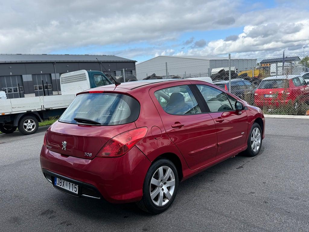 Peugeot 308 Peugot 308 1.6 / / Års skatt 954kr / / Ny servad 