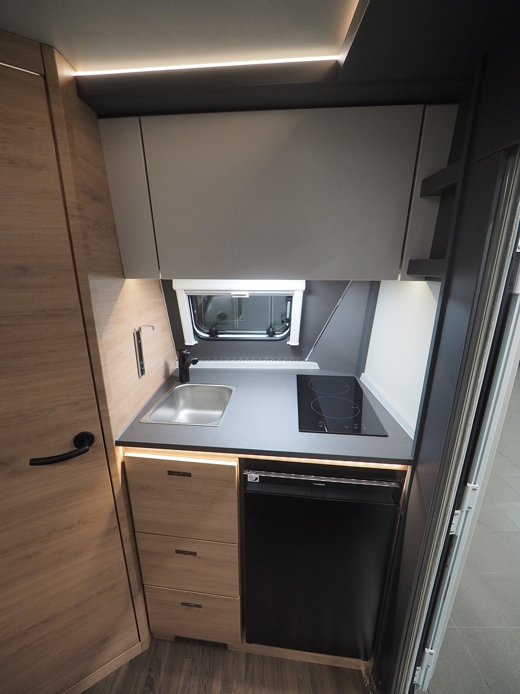 Knaus Yaseo 340 PX EL-bilsanpassad I AC I Induktionsspis