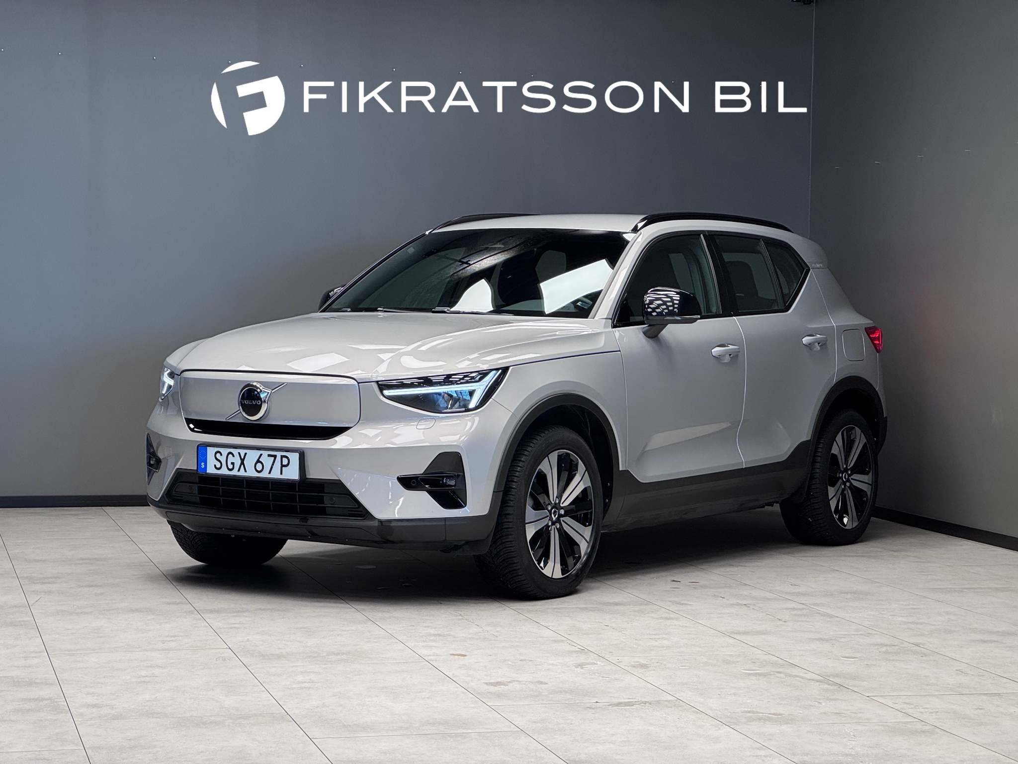 Volvo XC40 Plus 2023, photo 2/10
