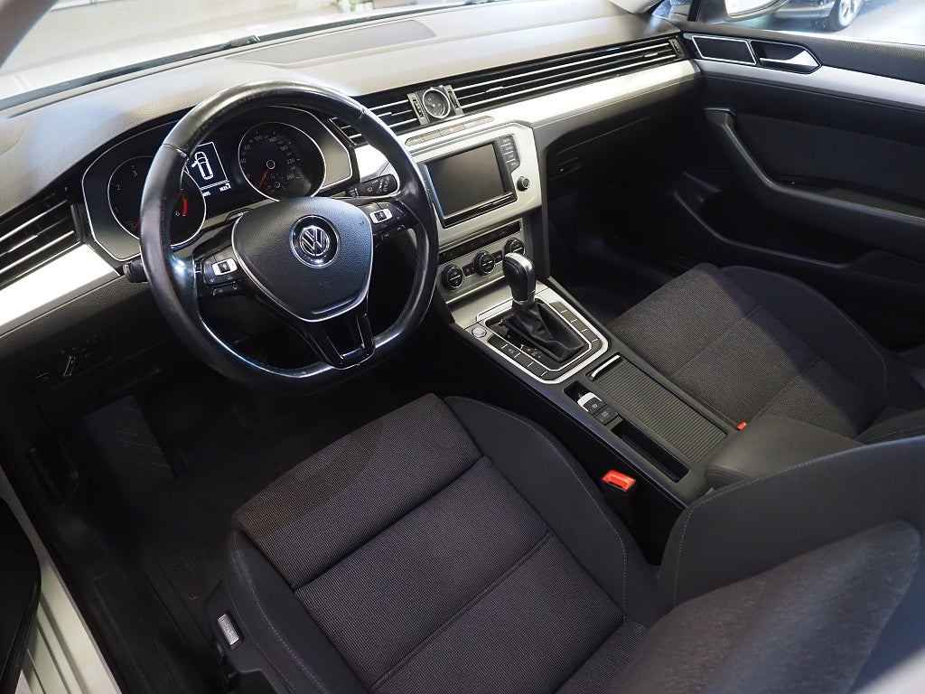 Volkswagen Passat Sportscombi 2.0 TDI 150hk D-Värmare Drag Kamera 2016
