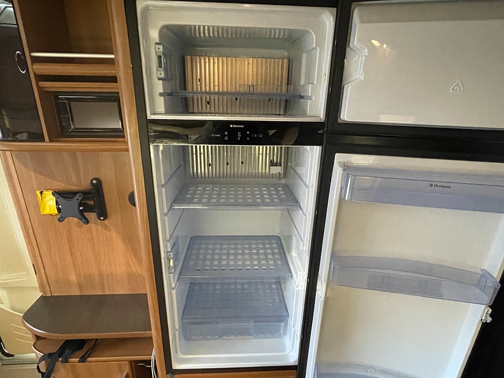 Kabe Royal 780 ETDL KS E2 / ALDE / Elektriska stödben / Förtält / Lån - Kabe