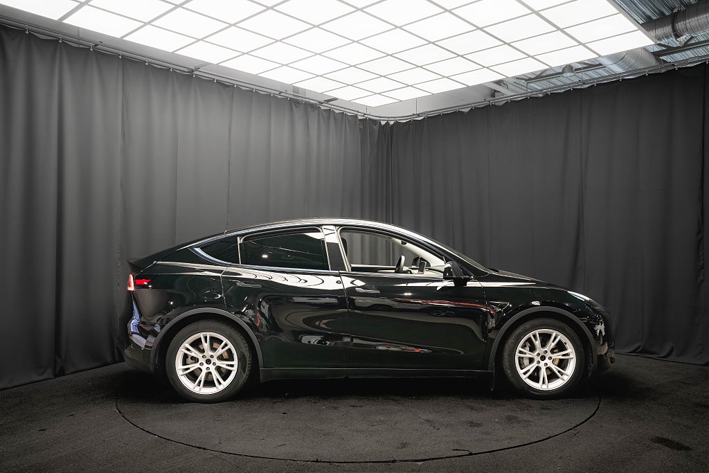 Tesla Model Y Long Range AWD DRAG PANO LÄDER 1-ÄGARE MOMS