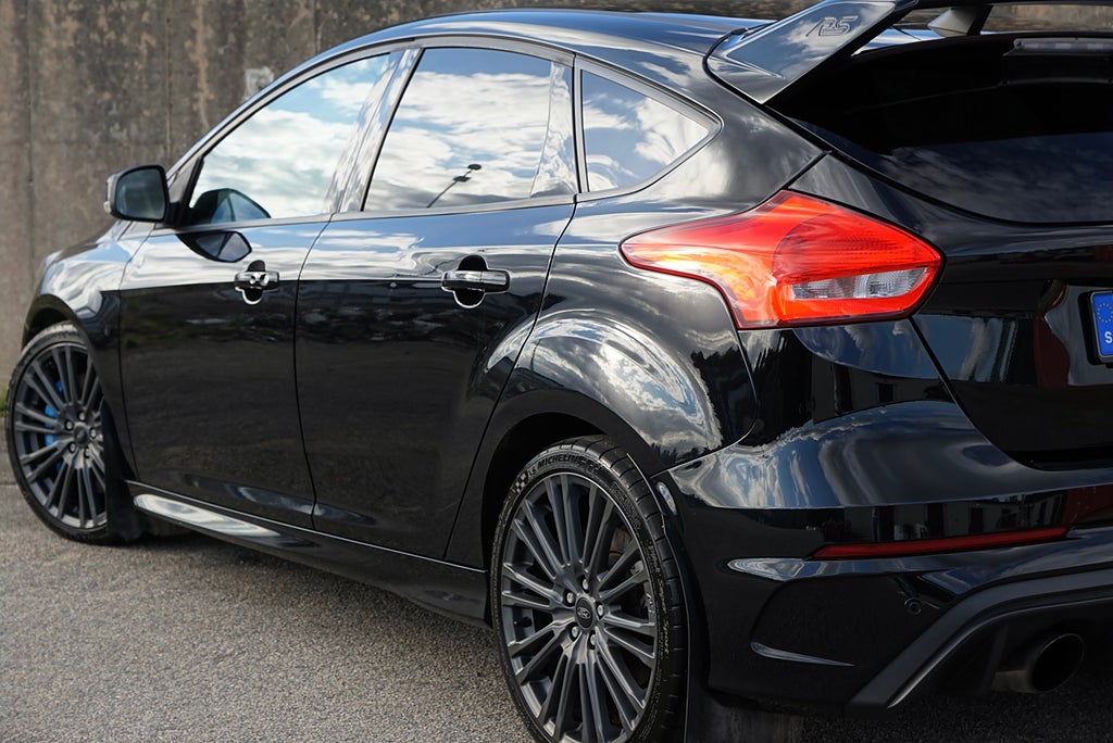 Ford Focus RS 350hk AWD 3-Ägare|Recaro Skalstol|B-Kamera|V-Hjul|