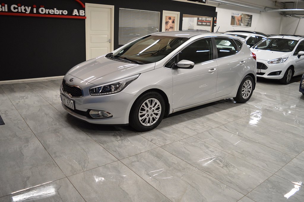 Kia CEED 1.6 CRDi EX Comfort / 3-Ägare / Låga Mil / Drag / Nyservad 