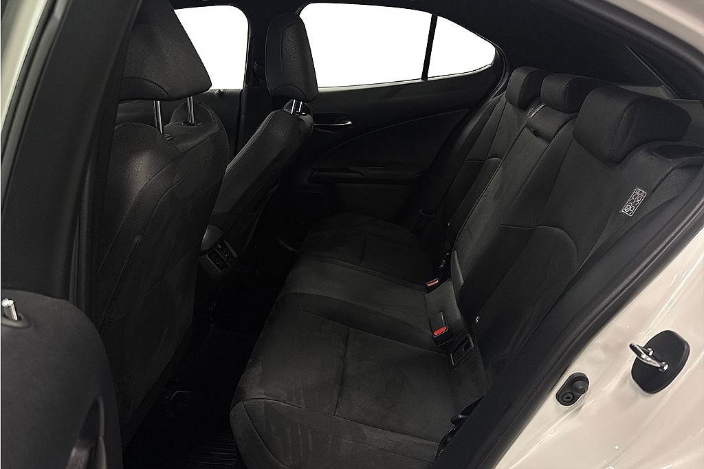 Lexus UX UX250H CVT 178HK, 3 brukare