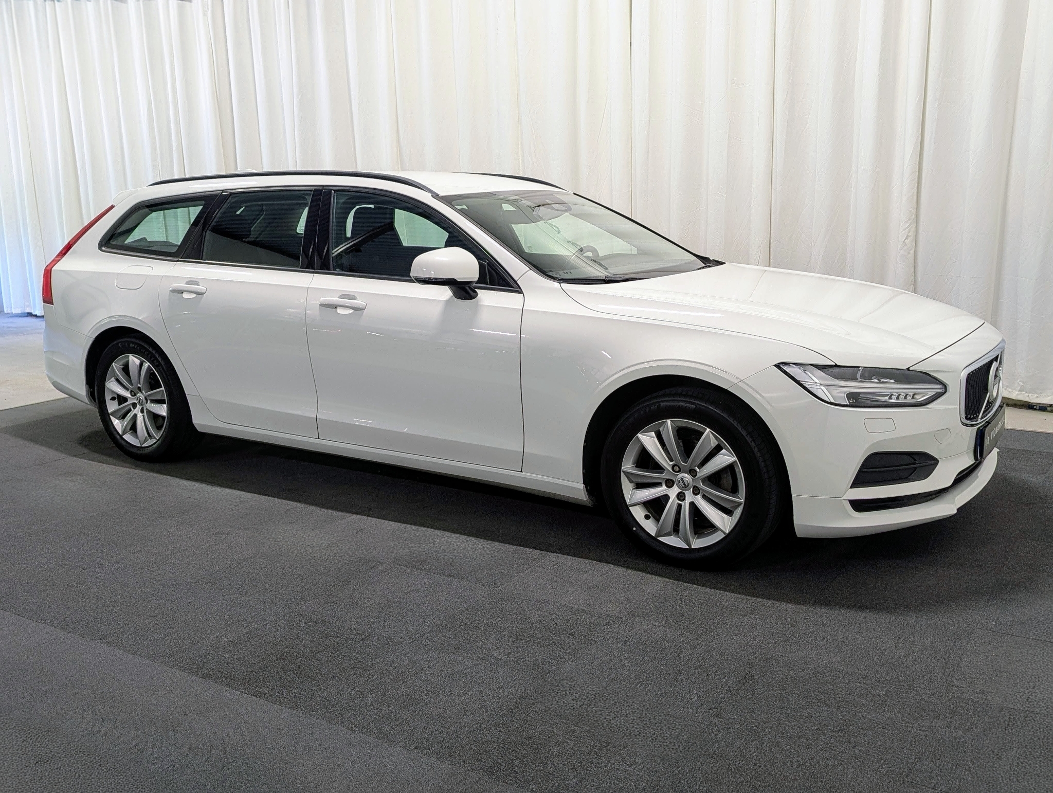 Volvo V90 D4 Geartronic 2018, photo 6/10