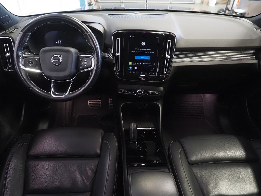 Volvo XC40 Recharge P8 AWD 408hk Core | Kamera | Skinn | 2021