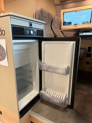 Husbil-halvintegrerad Robeta Womondo Pegasus Mercedes 150HK AUT 12 av 26