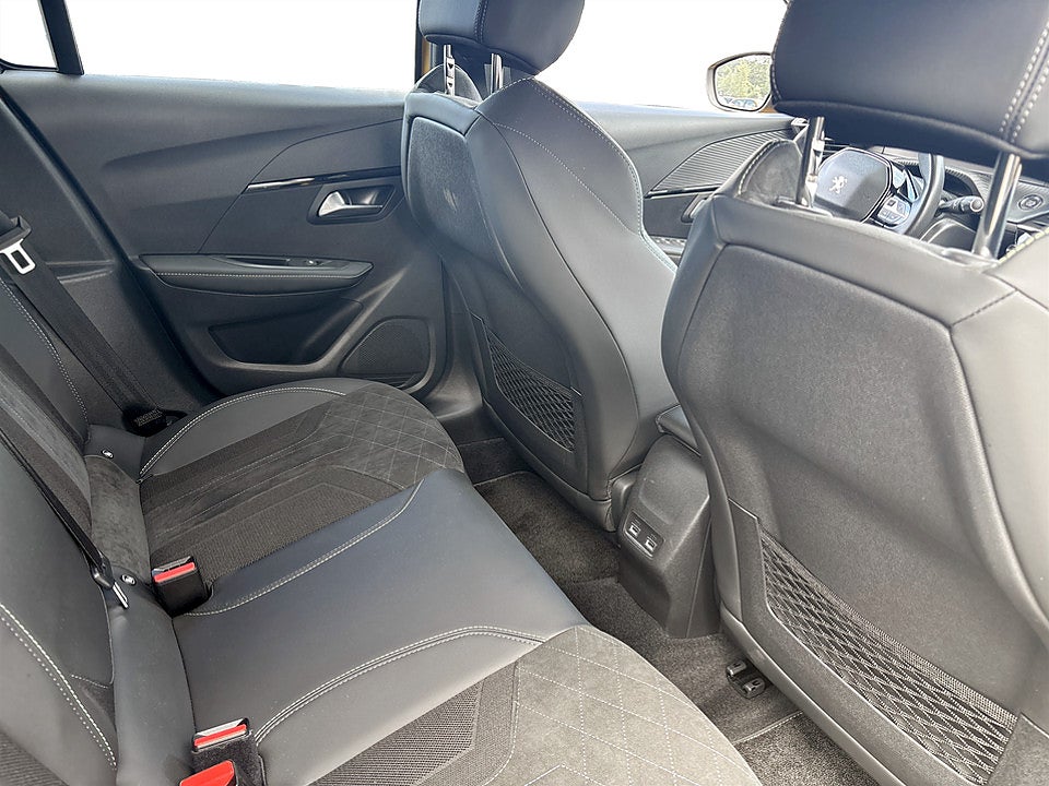 Bild på Peugeot E-208 GT Pack 50kWh 136hk Aut B-KAMERA CARPLAY