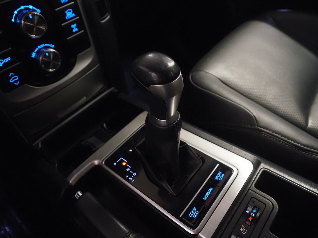 Toyota Land Cruiser 2.8 D-4D 4WD 177hk Premium Drag Skinn D-Värm 360° Navi