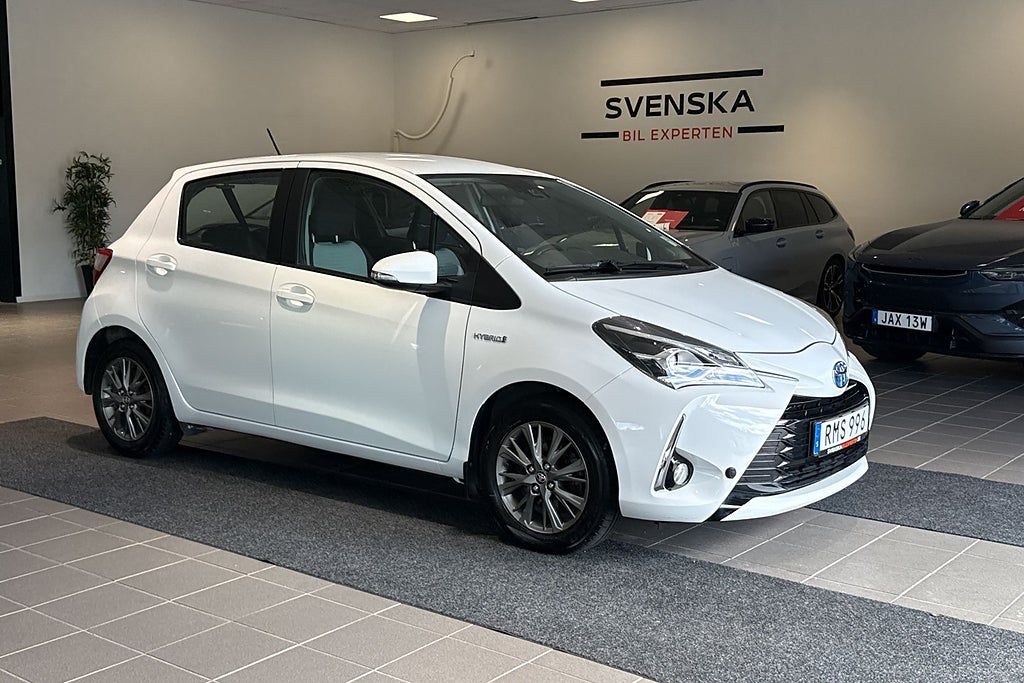 Toyota Yaris Hybrid e-CVT1 101 hk Active/B-kamera/M-värmare /1 Ägare