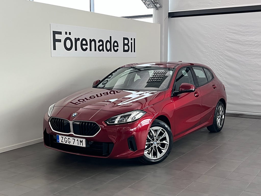BMW 120 Automat Rattvärme 17" Backkamera PDC Driving Assist 