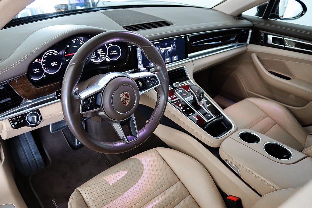 Porsche Panamera 4S PDK PASM B-kamera Pano Navi 422hk En Brukare