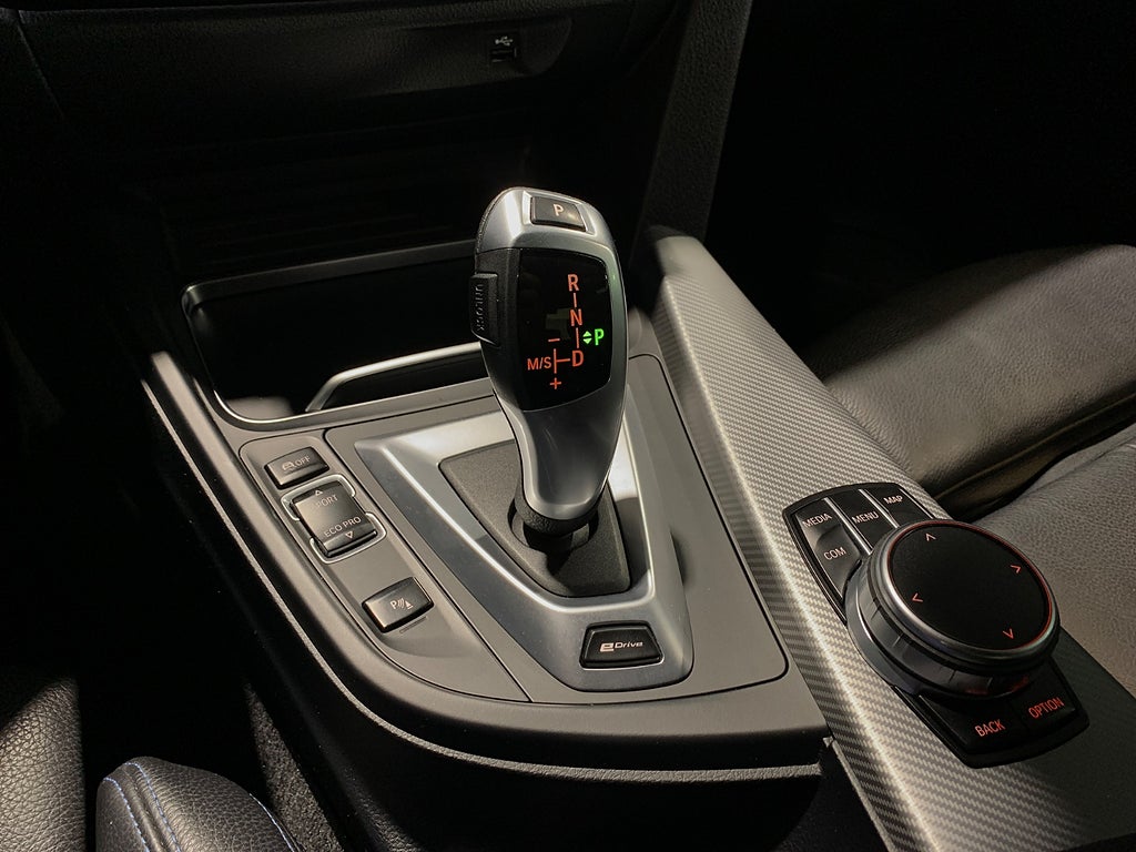 BMW 330e 258hk M Sport PHEV | H/K| Läder | Navi | 2018