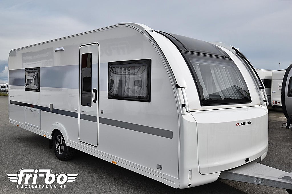 Adria 613 UT Adora, Queenbed, Dubbelbädd