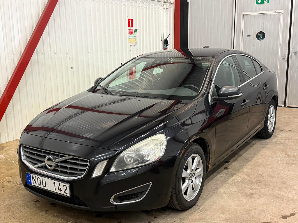 Volvo S60 D3 163hk Ny besiktad / Ny kamrem / Komplett service bok