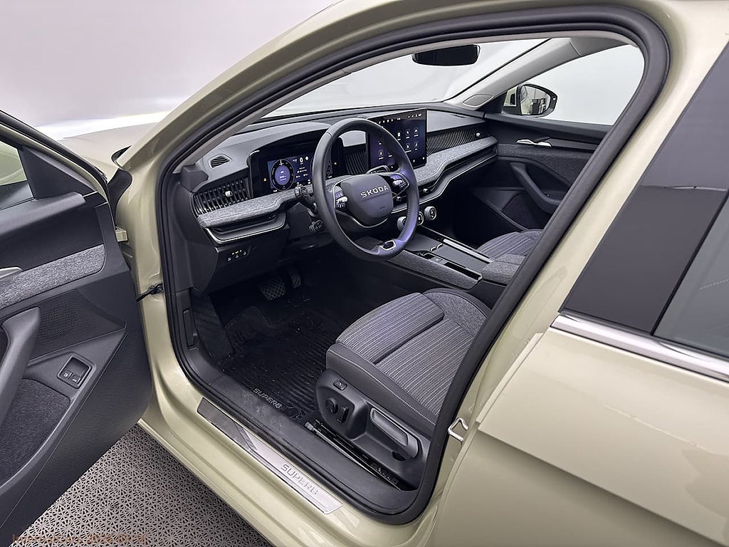 Škoda Superb iV Combi DSG Sequential, 204hp, 2025