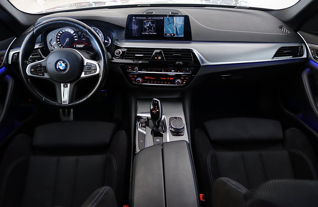 BMW 530i Sedan M-Sport Fullservad Navi Kamera 252hk