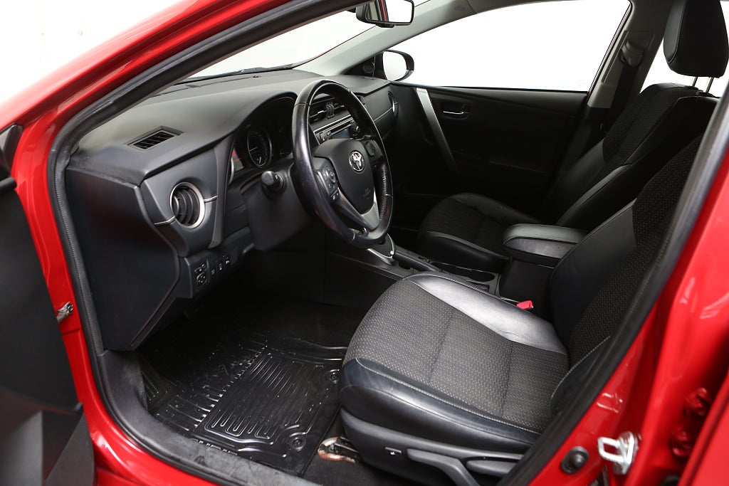 Toyota Auris Touring Sports Hybrid e-CVT Executive 2015