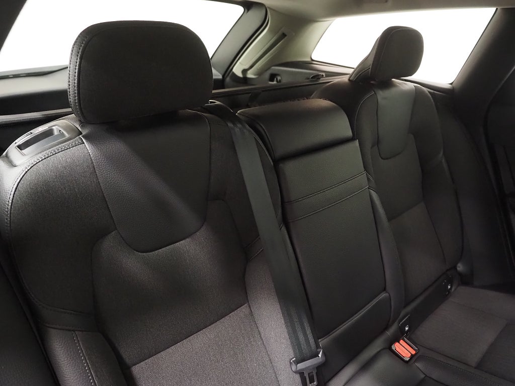 Volvo V90 D4 Aut Momentum Drag Kamera Navi D-Värm 2020