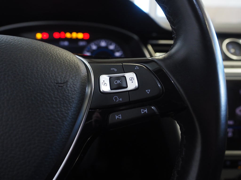 Volkswagen Passat Sportscombi 1.4 TSI 150hk Cockpit Drag Kamera 2018