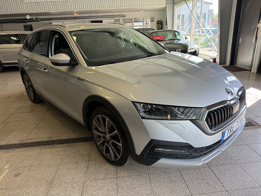 Skoda Octavia Scout 2.0 TDI DSG 4x4 1ägare Cockpit Navi Keyless Värmare mm