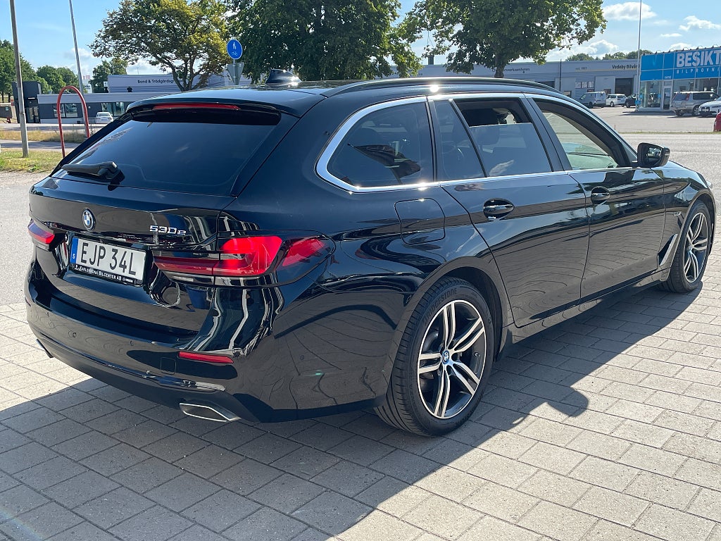 BMW 530e Touring 292 hk G31 LCI ENDAST 3.785 mil SKINN
