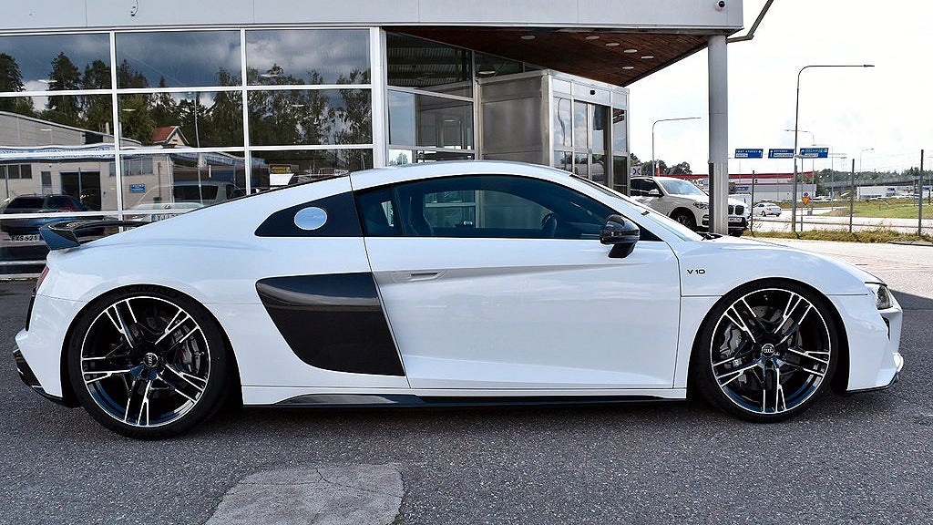 Audin har en V10-motor som genererar 420 hästkrafter. 