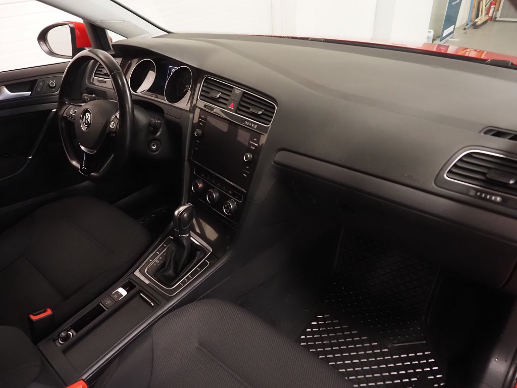 Volkswagen Golf SC 1.0 TSI DSG 110hk P-Sensorer ACC Carplay 2018